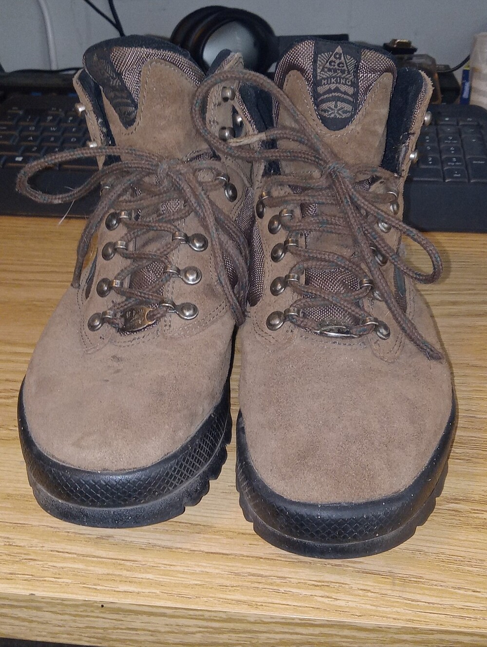 NIKE Hiking Boots Womans Brown Trail Boots SIZE 8.5